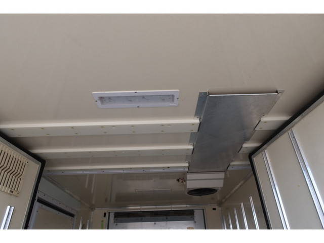 いすゞエルフ冷凍車（冷蔵車）小型（2t・3t）[写真12]