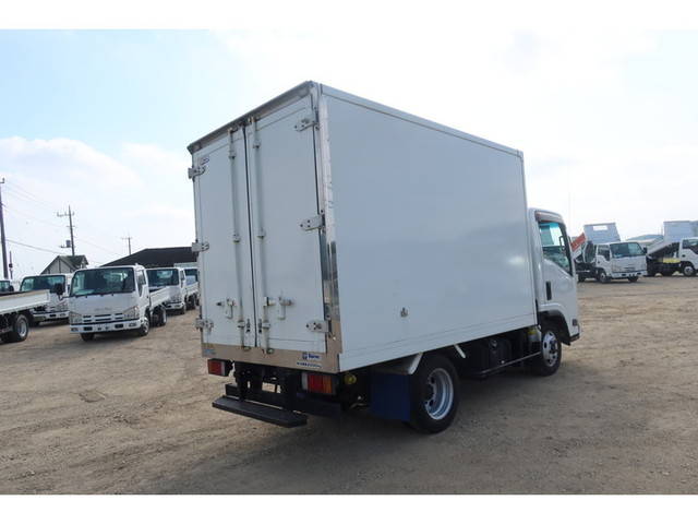 いすゞエルフ冷凍車（冷蔵車）小型（2t・3t）[写真02]
