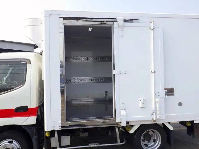 日野デュトロ冷凍車（冷蔵車）小型（2t・3t）[写真07]