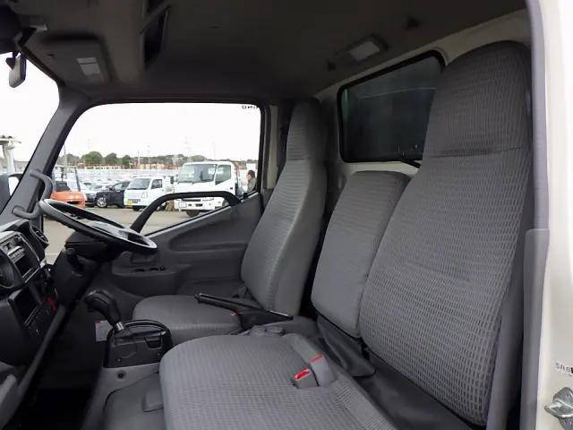 日野デュトロ幌車小型（2t・3t）[写真12]