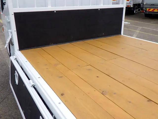 三菱ふそうキャンター平ボディ小型（2t・3t）[写真10]