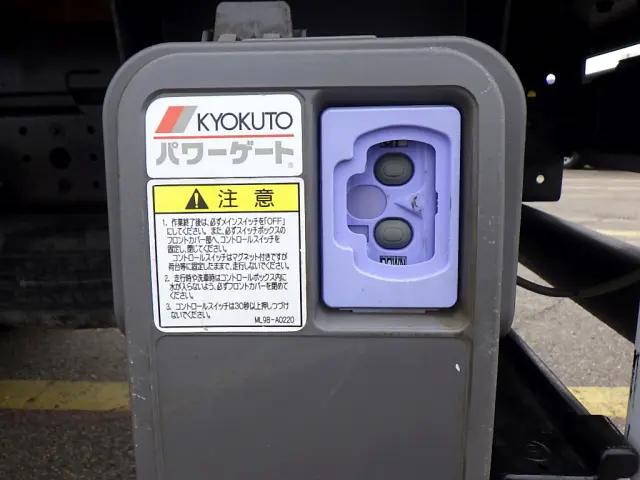 三菱ふそうキャンター平ボディ小型（2t・3t）[写真12]