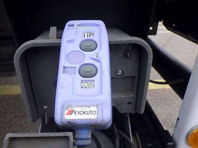 三菱ふそうキャンター平ボディ小型（2t・3t）[写真14]