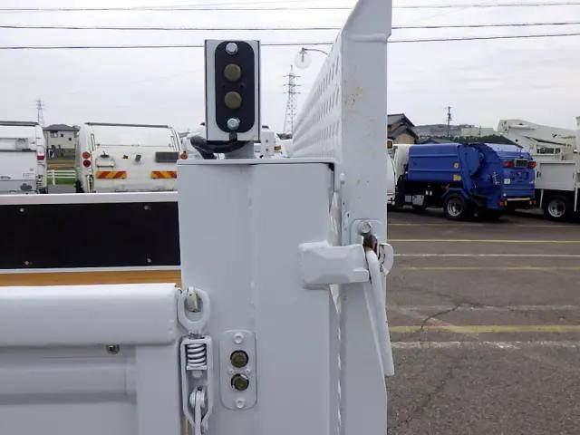 三菱ふそうキャンター平ボディ小型（2t・3t）[写真15]