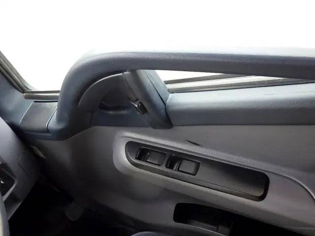 三菱ふそうキャンター平ボディ小型（2t・3t）[写真24]