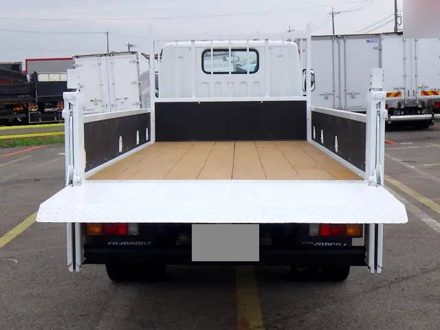 三菱ふそうキャンター平ボディ小型（2t・3t）[写真06]