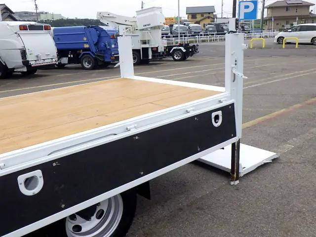 三菱ふそうキャンター平ボディ小型（2t・3t）[写真08]