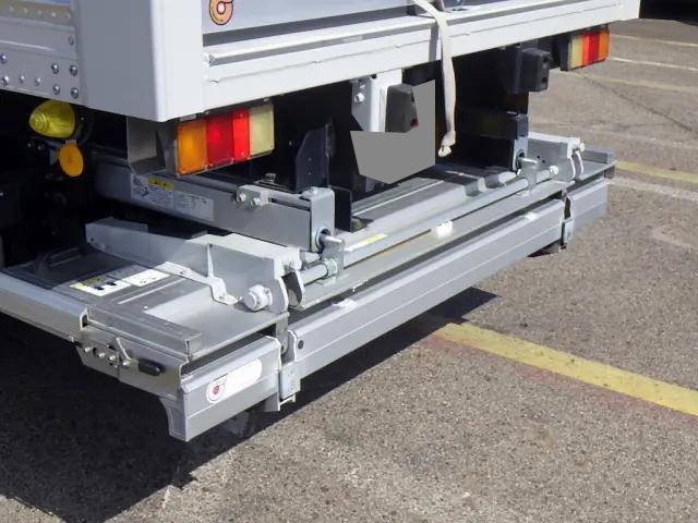 いすゞエルフアルミバン小型（2t・3t）[写真31]