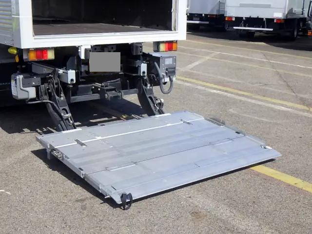 いすゞエルフアルミバン小型（2t・3t）[写真32]