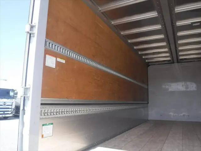 いすゞフォワードアルミウイング中型（4t）[写真13]