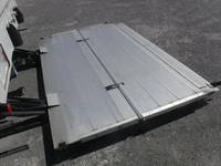 いすゞフォワードアルミウイング中型（4t）[写真20]