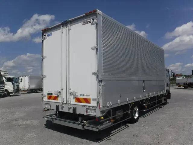 いすゞフォワードアルミウイング中型（4t）[写真04]