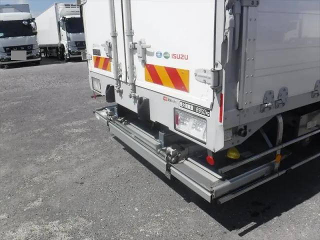 いすゞフォワードアルミウイング中型（4t）[写真08]