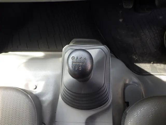 日野デュトロ平ボディ小型（2t・3t）[写真18]