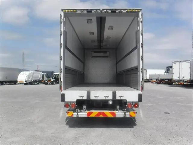 日野レンジャー冷蔵冷凍ウイング中型（4t）[写真11]