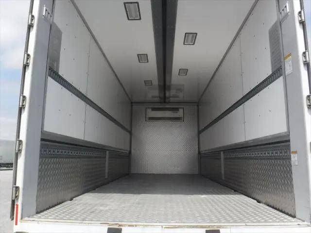 日野レンジャー冷蔵冷凍ウイング中型（4t）[写真12]