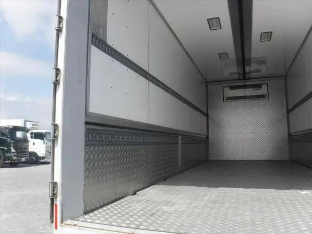 日野レンジャー冷蔵冷凍ウイング中型（4t）[写真13]