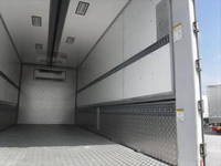 日野レンジャー冷蔵冷凍ウイング中型（4t）[写真15]