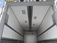 日野レンジャー冷蔵冷凍ウイング中型（4t）[写真16]