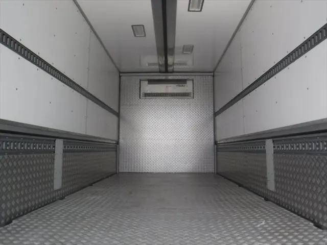 日野レンジャー冷蔵冷凍ウイング中型（4t）[写真16]