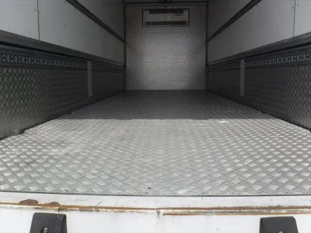 日野レンジャー冷蔵冷凍ウイング中型（4t）[写真17]