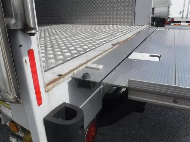 日野レンジャー冷蔵冷凍ウイング中型（4t）[写真19]