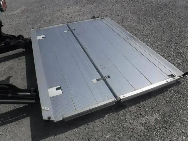 日野レンジャー冷蔵冷凍ウイング中型（4t）[写真20]