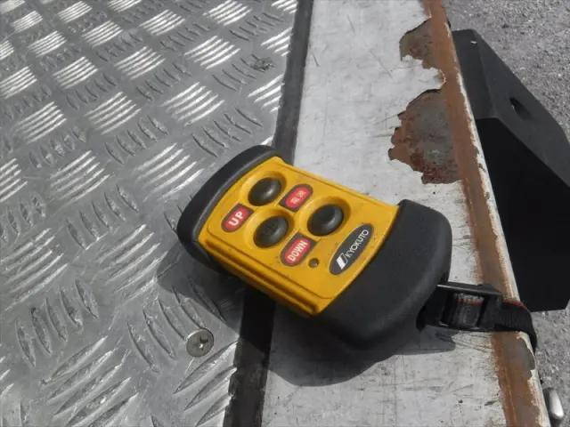 日野レンジャー冷蔵冷凍ウイング中型（4t）[写真22]