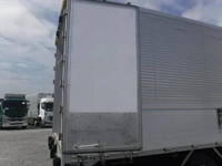 日野レンジャー冷蔵冷凍ウイング中型（4t）[写真10]