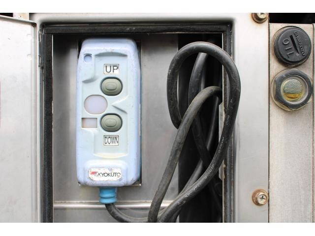 三菱ふそうキャンター平ボディ小型（2t・3t）[写真14]