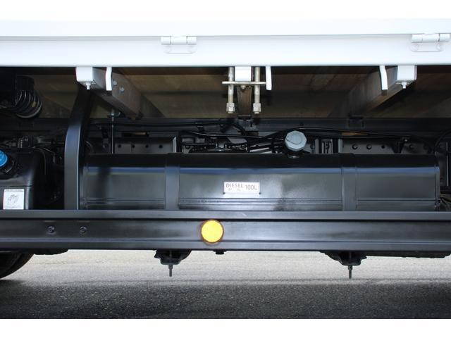 三菱ふそうキャンター平ボディ小型（2t・3t）[写真23]