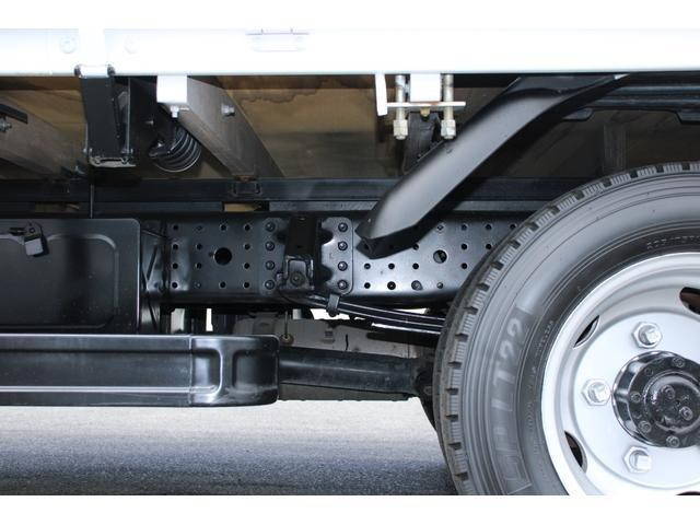 三菱ふそうキャンター平ボディ小型（2t・3t）[写真24]