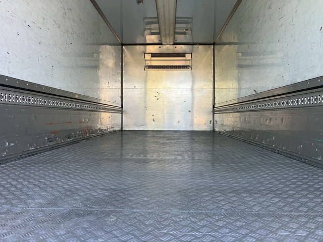 日野レンジャー冷蔵冷凍ウイング中型（4t）[写真11]