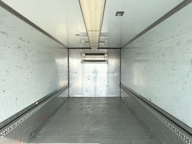 日野レンジャー冷蔵冷凍ウイング中型（4t）[写真12]