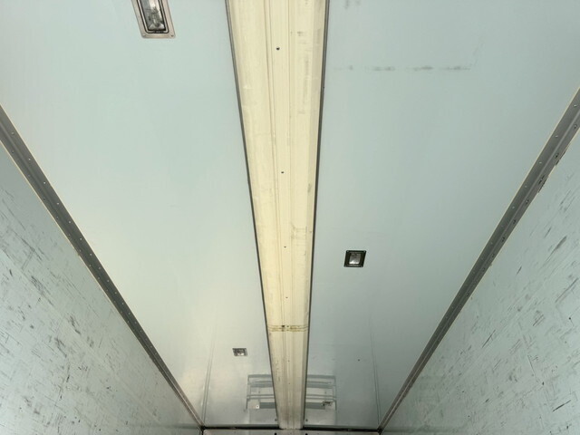 日野レンジャー冷蔵冷凍ウイング中型（4t）[写真13]