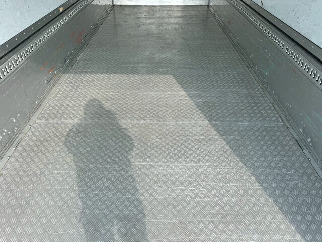 日野レンジャー冷蔵冷凍ウイング中型（4t）[写真16]