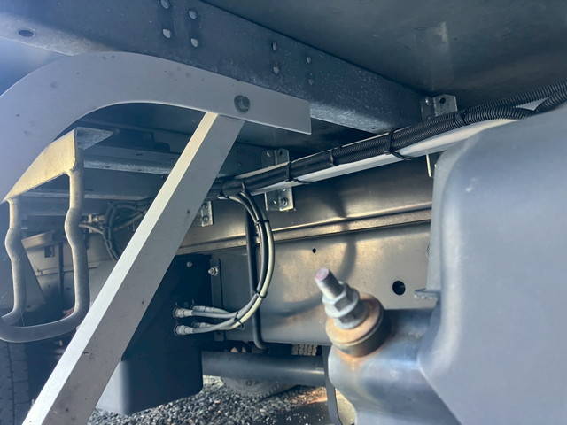 日野レンジャー冷蔵冷凍ウイング中型（4t）[写真21]