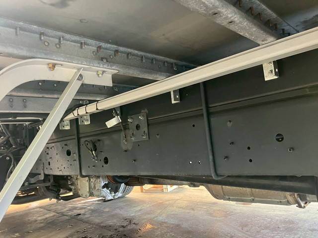 日野レンジャー冷蔵冷凍ウイング中型（4t）[写真22]