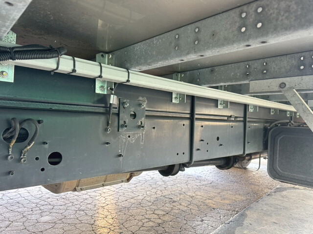日野レンジャー冷蔵冷凍ウイング中型（4t）[写真25]