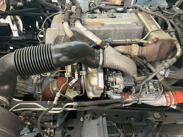 日野レンジャー冷蔵冷凍ウイング中型（4t）[写真26]