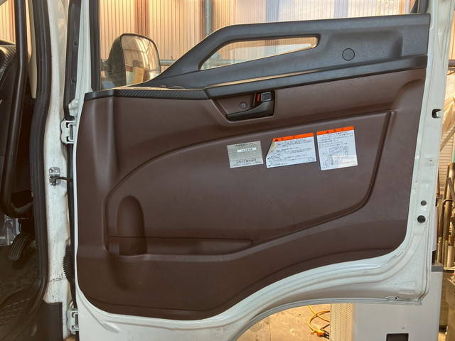 日野レンジャー冷蔵冷凍ウイング中型（4t）[写真28]