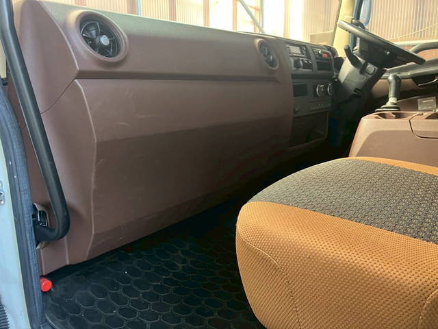 日野レンジャー冷蔵冷凍ウイング中型（4t）[写真30]