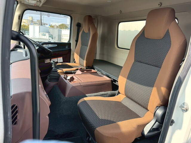 日野レンジャー冷蔵冷凍ウイング中型（4t）[写真30]