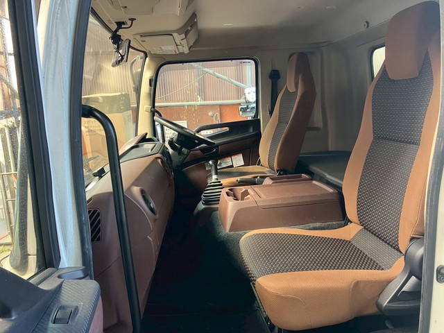 日野レンジャー冷蔵冷凍ウイング中型（4t）[写真31]