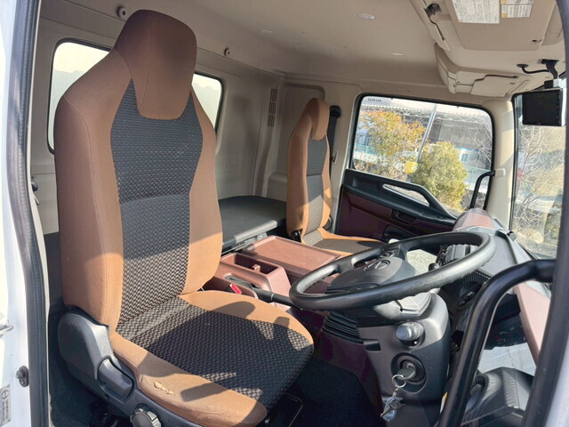 日野レンジャー冷蔵冷凍ウイング中型（4t）[写真31]