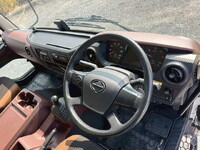 日野レンジャー冷蔵冷凍ウイング中型（4t）[写真33]