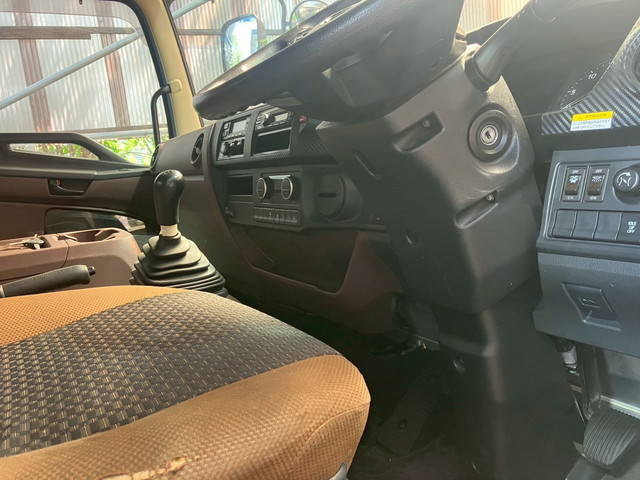 日野レンジャー冷蔵冷凍ウイング中型（4t）[写真33]