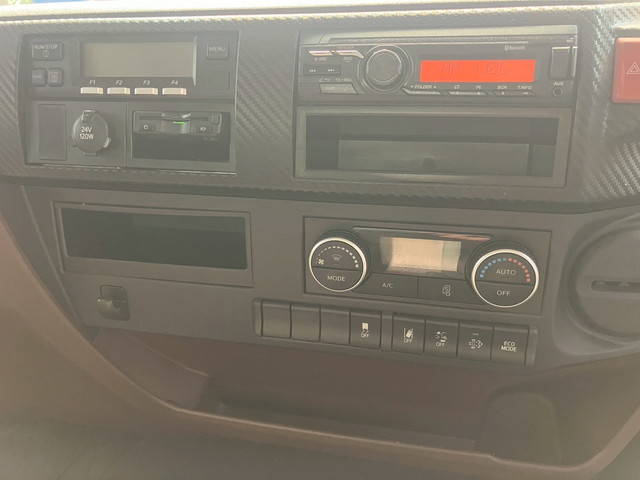 日野レンジャー冷蔵冷凍ウイング中型（4t）[写真35]