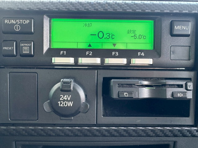 日野レンジャー冷蔵冷凍ウイング中型（4t）[写真36]