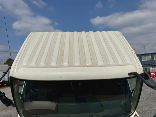 日野レンジャー冷蔵冷凍ウイング中型（4t）[写真09]